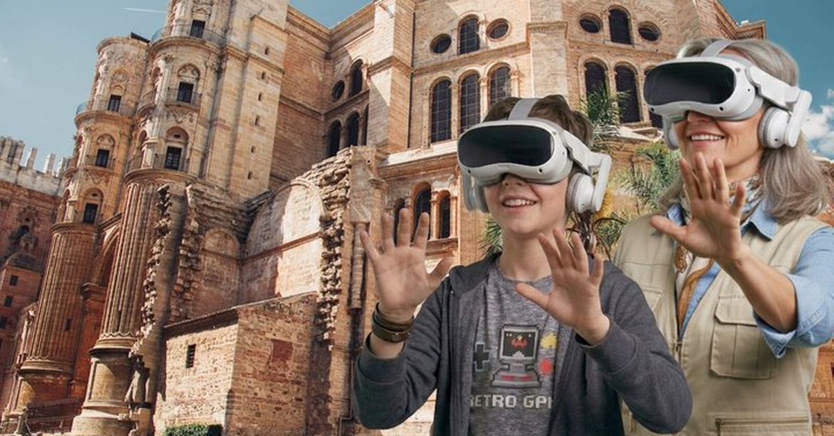 Tour privado en tuk tuk por Málaga con experiencia de realidad virtual