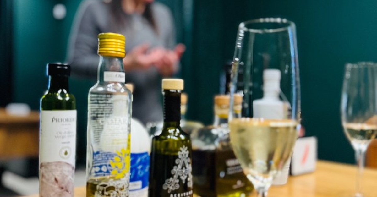 Degustación de aceite de oliva español y cava en Barcelona