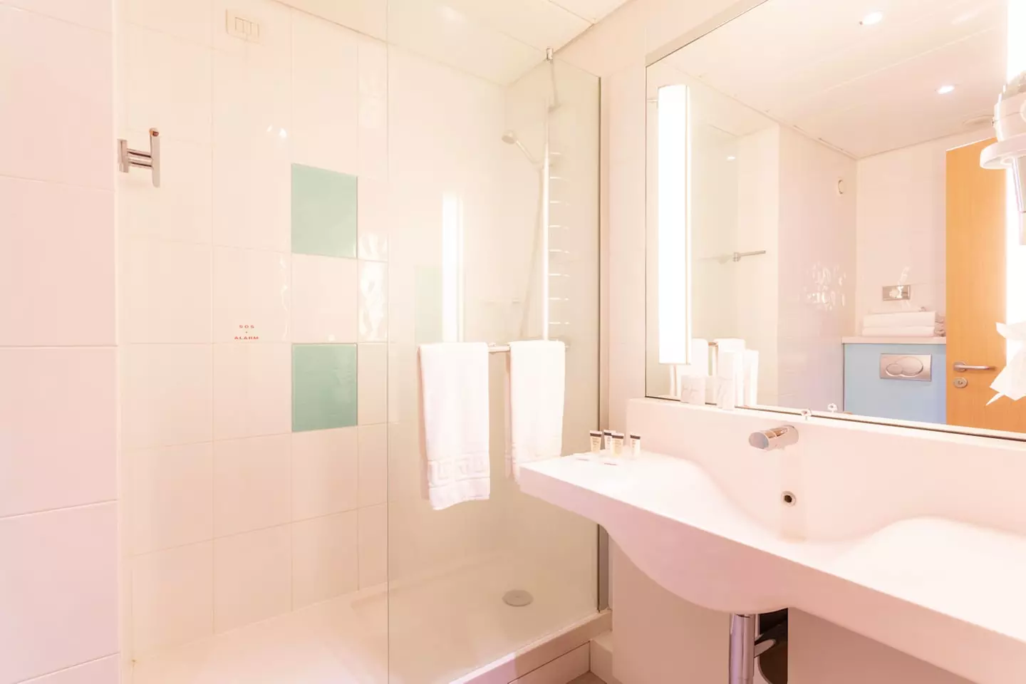 ✈ EMILIA ROMAGNA | Bologna - Living Place Hotel 4*, 2 notti - Pisci...