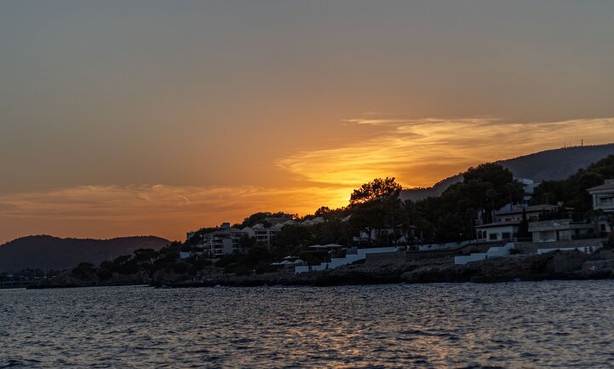 Image 4: Excursión privada en Yate a vela al atardecer