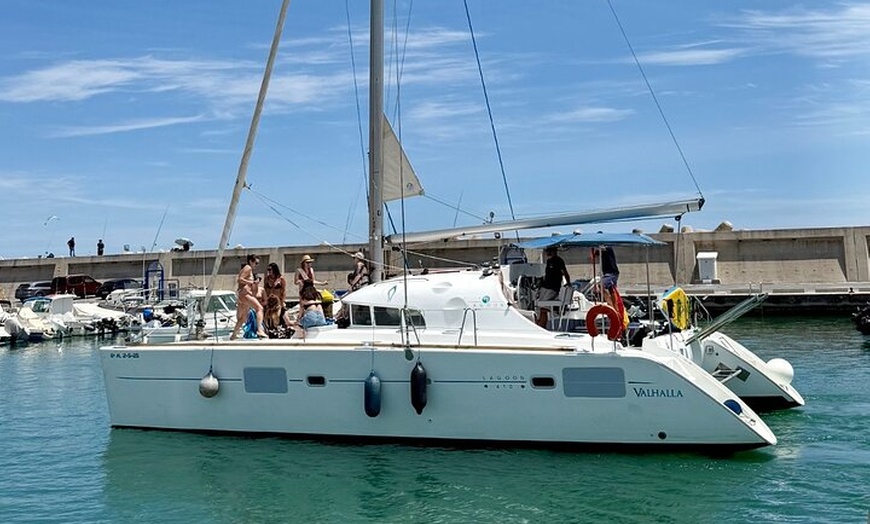 Image 5: Benalmádena: Vela y observación de delfines con aperitivos y bebidas