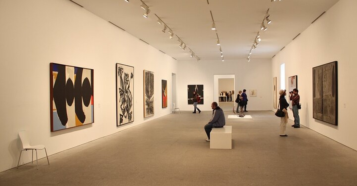 Cartel de Museo Reina Sofía de Madrid: entrada al museo
