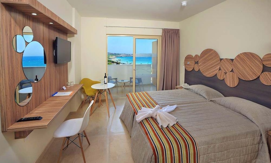 Image 7: ✈ ZYPERN | Ayia Napa - Nelia Beach Hotel 3*, 3 Nächte - Außenpool