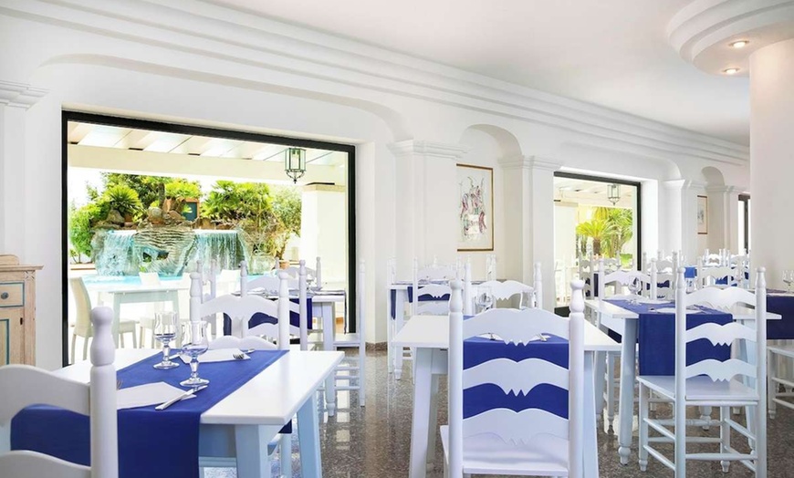 Image 6: ✈ SARDAIGNE | Orosei - Maria Rosaria 4*, 3 nuit - Piscine extérieure