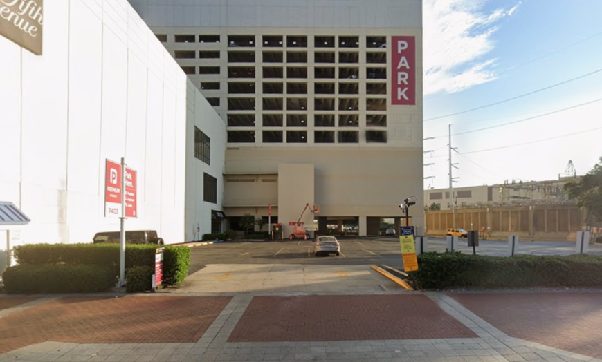 Image 3: Parking at 201 Canal St. Lot - P403
