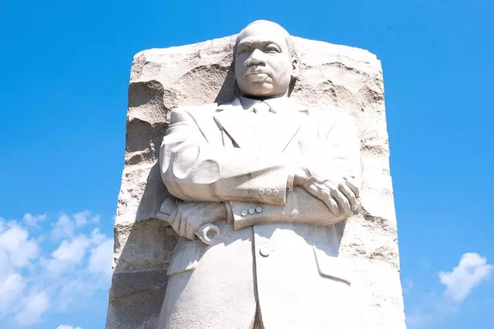 DC Combo: Narrated Scenic Boat Cruise & National Mall Bus Tour