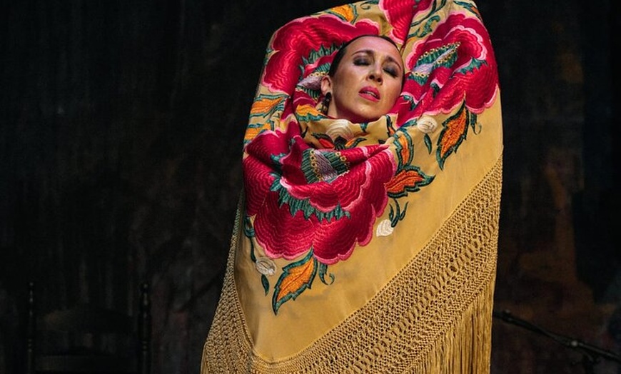 Image 11: Sevilla: Divertida clase de acercamiento al Flamenco