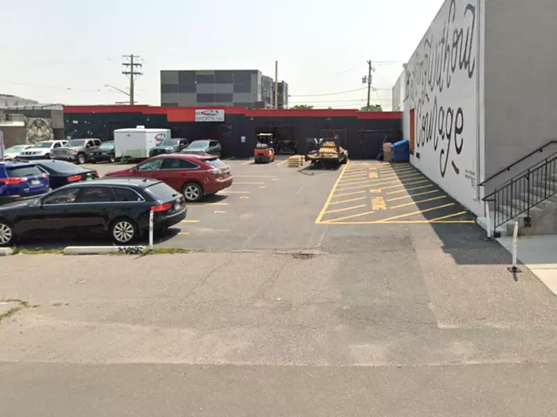 Parking at 2860 Walnut St. Lot