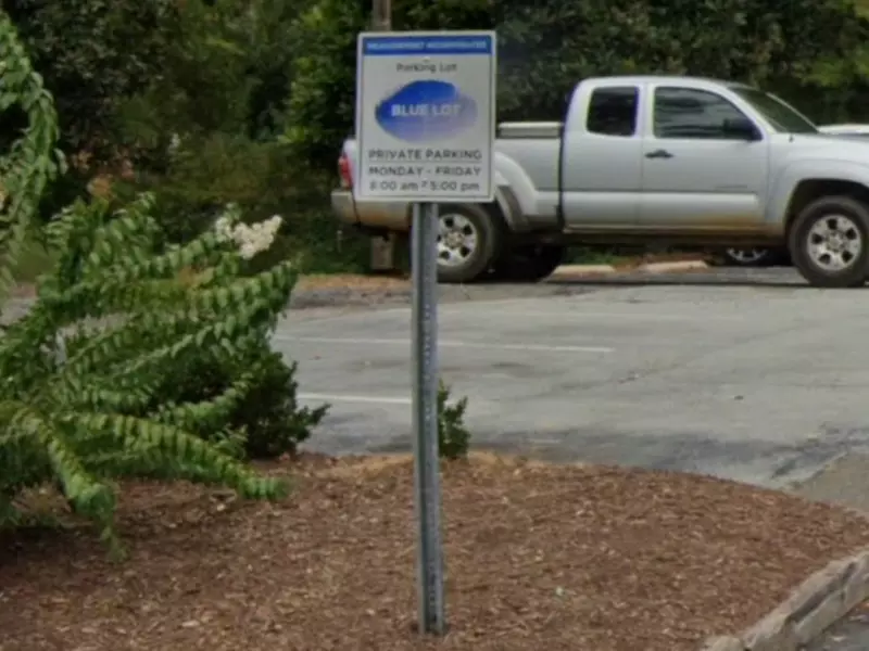 Parking at 412 Morris St. Lot