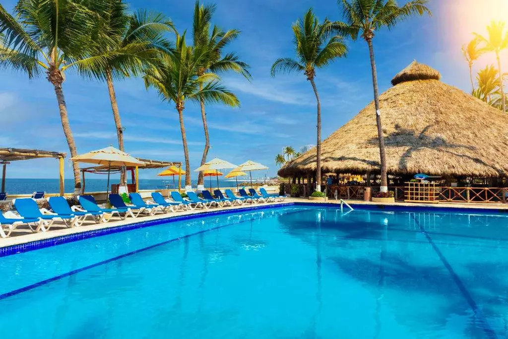 ✈ MEXIKO | Puerto Vallarta - Las Palmas by the Sea 4*, 5 Nächte - Direkt am Meer - Primary Image
