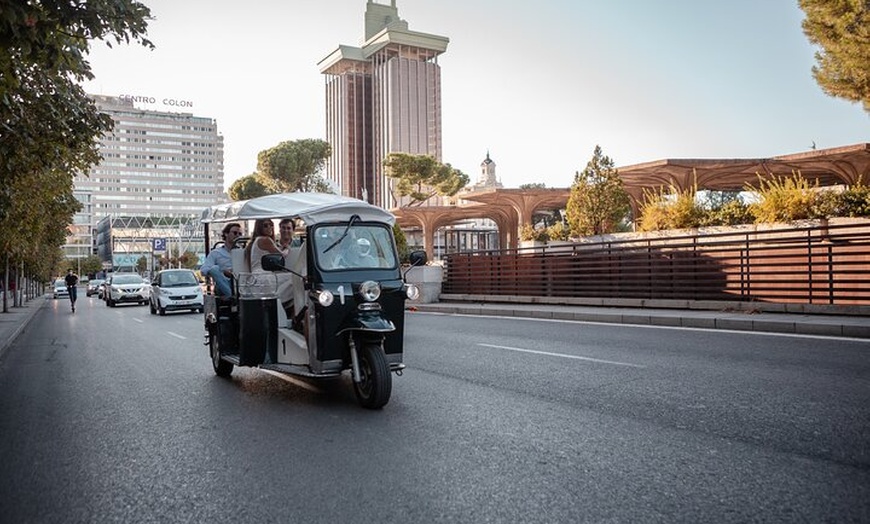 Image 10: Tour Experto Plus por Madrid en Eco Tuk Tuk Privado