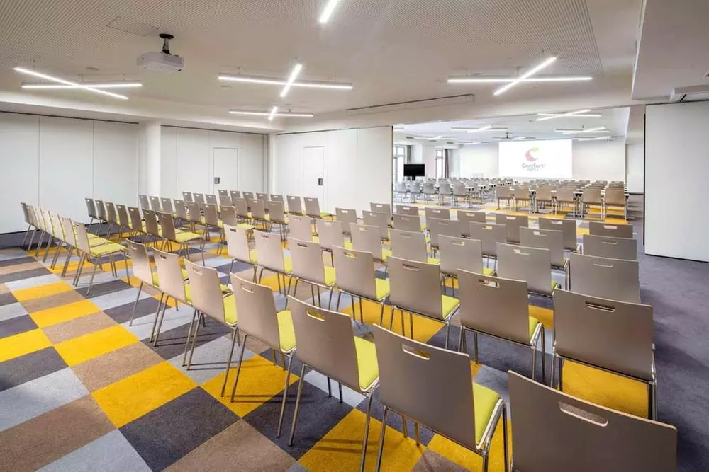 ✈ REPUBLIKA CZESKA | Praga - Comfort Hotel Prague City East 3*, 2 n...