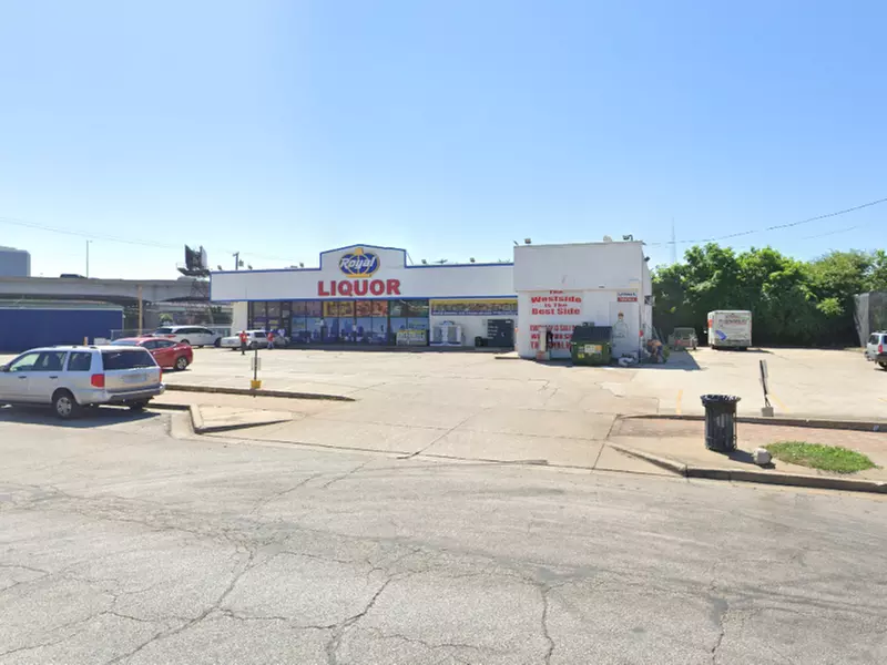Parking at 801 Southwest Blvd. Lot - P5016
