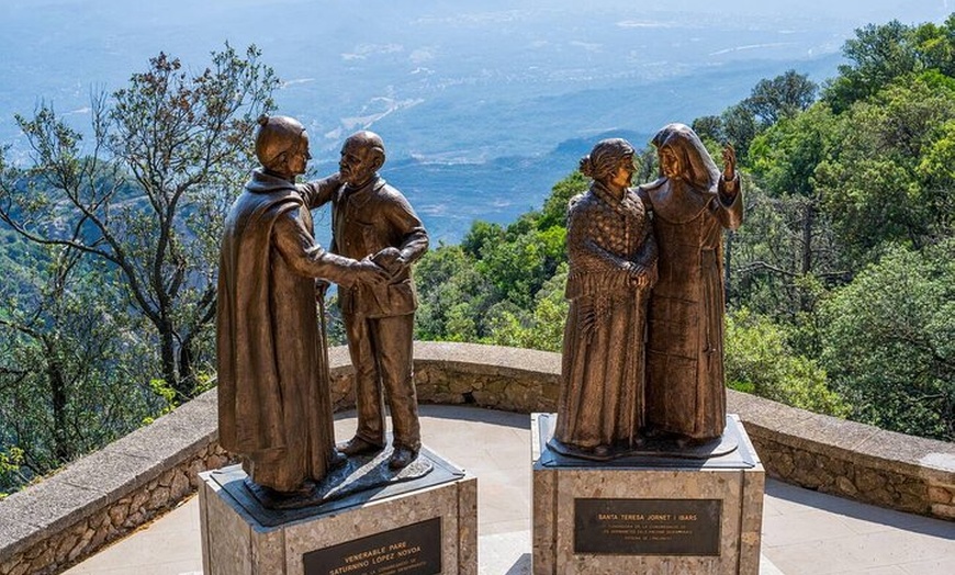 Image 2: Excursión privada de un día al monasterio de Montserrat y a la mont...