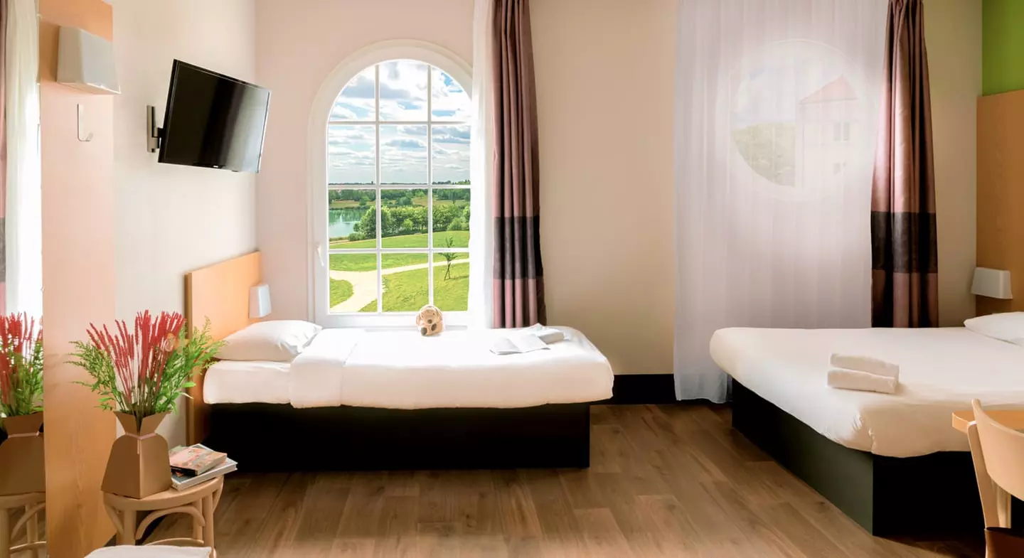 ✈ ÎLE-DE-FRANCE | Marne-la-Vallée - B&B Hotel Disneyland Paris 2*, ...