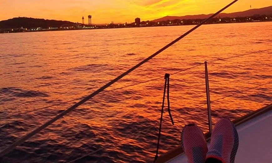 Image 5: Barcelona Sunset Private Saxiphone y barra libre