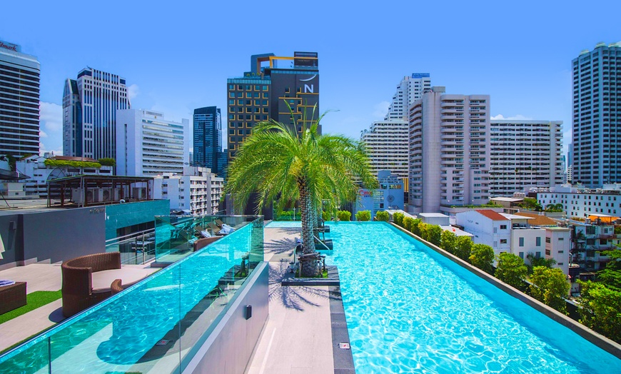 Image 1: ✈ MIDDEN VAN THAILAND | Bangkok - SureStay Plus Hotel by Best Weste...