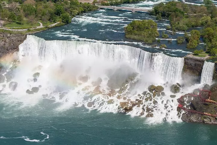 Private Full Day Niagara Falls Tour from New York