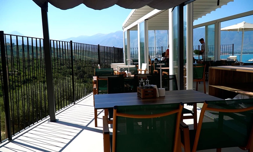Image 7: ✈ ALBANIE | Vlore - Cayo Exclusive Hotel 4* - Bord de mer