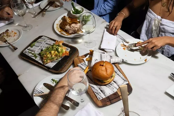 Tour a pie de tapas y comida de Barcelona con historia gótica - Second Medium