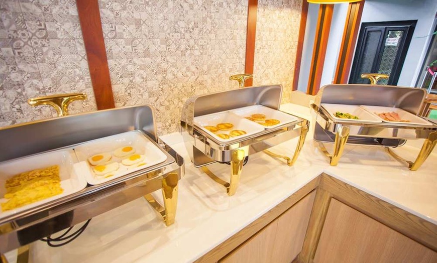 Image 36: ✈ MIDDEN VAN THAILAND | Bangkok - New Siam Palace Ville Hotel 3*, 5...