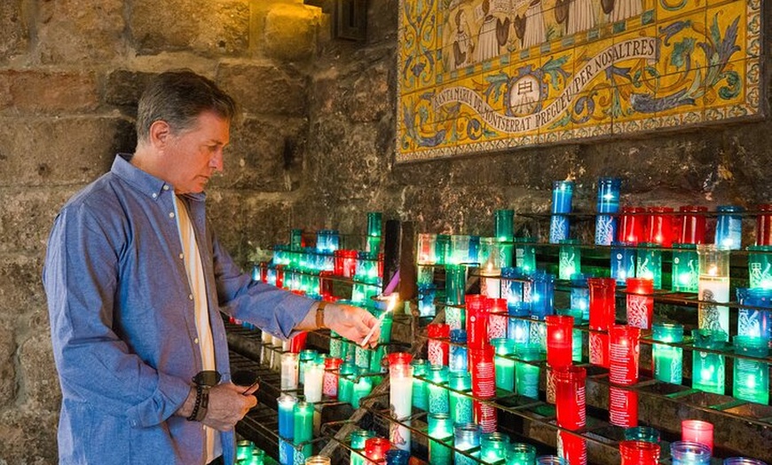 Image 2: Explore Montserrat y La Sagrada Familia en un día