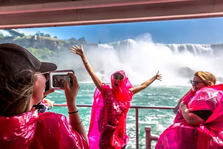 Maid of the Mist & Cave of the Winds Walking Tour