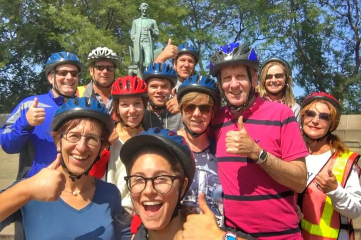Bike Tour of Chicago's Lakefront Neighborhoods