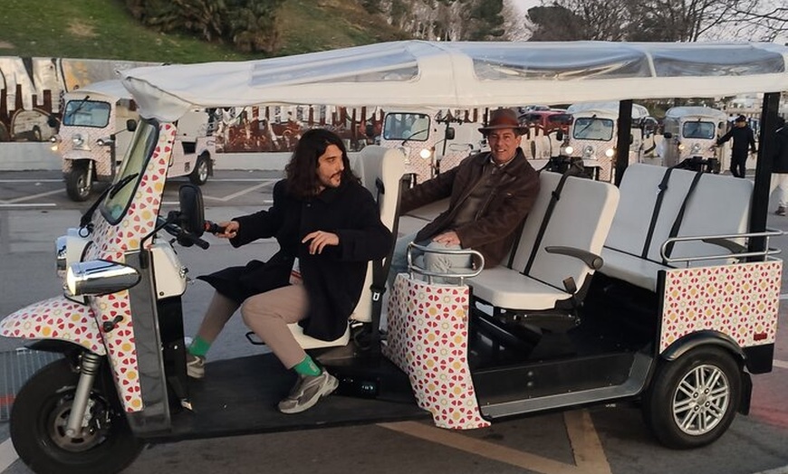 Image 1: Descubre Madrid: Tour de 3 horas por Tuk Tuk