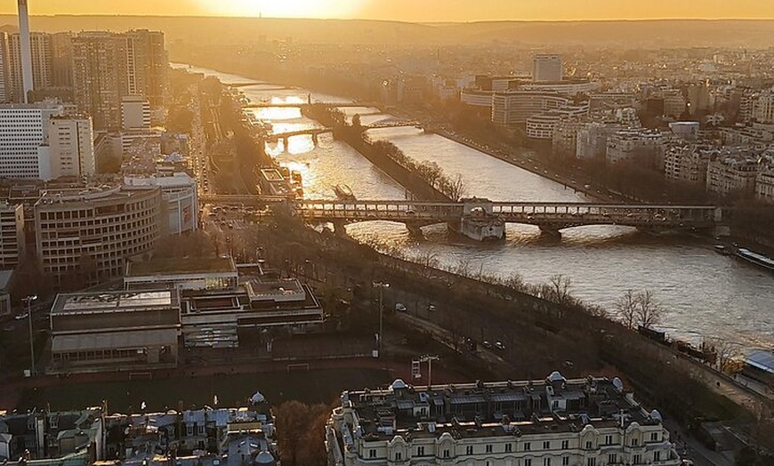 Image 7: Tour Eiffel en ascenseur au deuxième étage et sommet facultatif