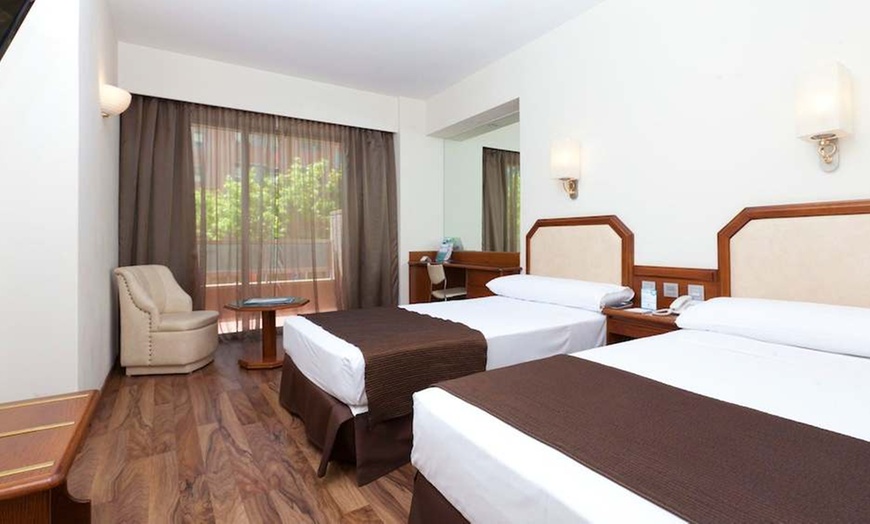 Image 4: ✈ HISZPANIA | Madryt - Senator Barajas Hotel 4* - City break