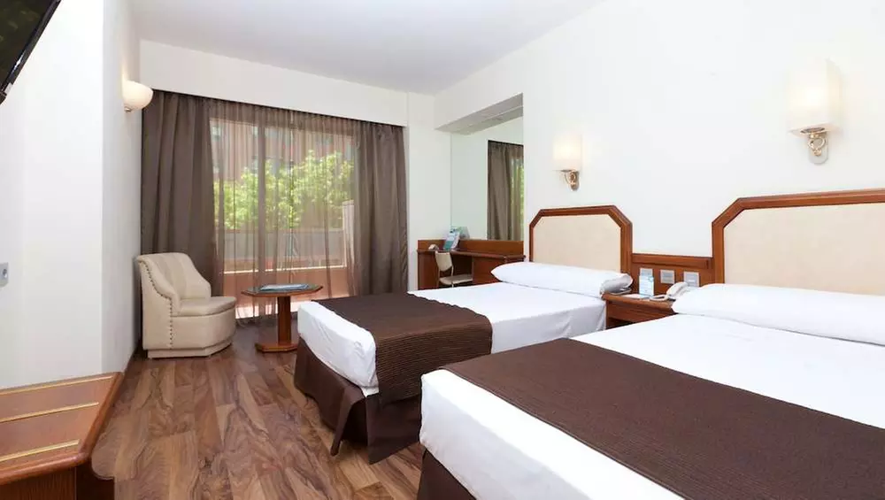 ✈ HISZPANIA | Madryt - Senator Barajas Hotel 4*, 2 nocy - City break