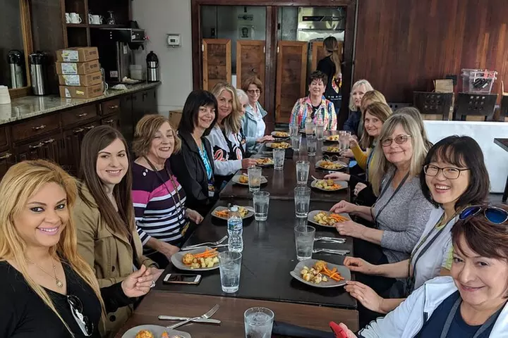 Baltimore Walking Foodie Tour in Fells Point