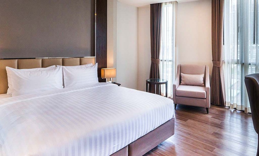 Image 2: ✈ MIDDEN VAN THAILAND | Bangkok - SureStay Plus Hotel by Best Weste...