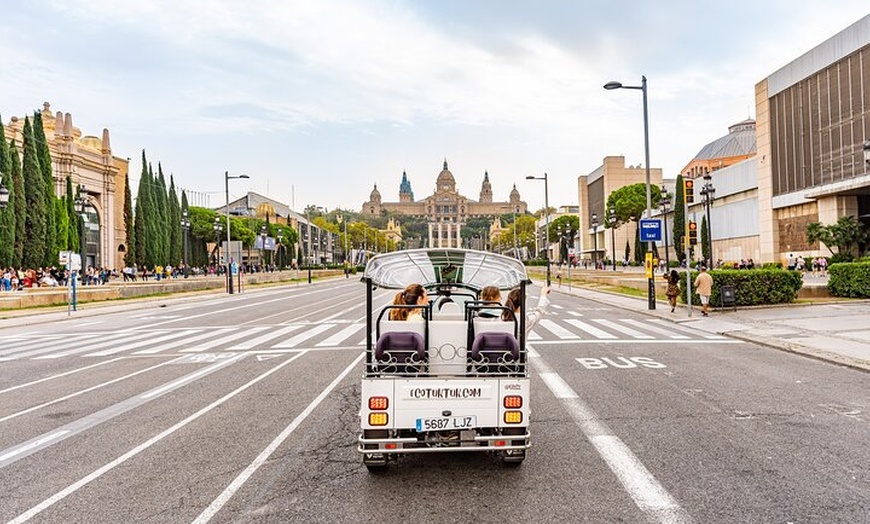 Image 11: Tour de Bienvenida a Barcelona en Eco Tuk Tuk Privado