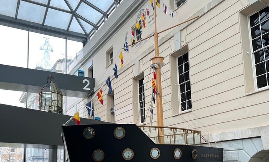 Image 38: London Walking Tour VIP