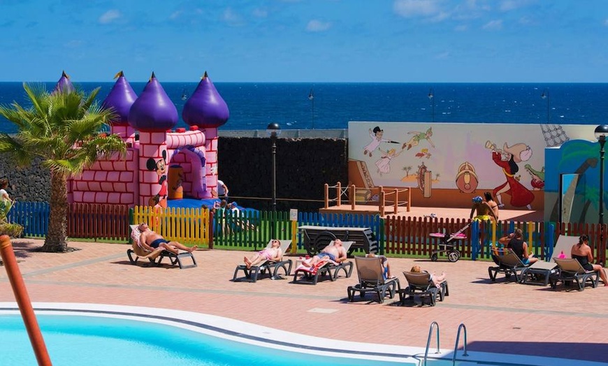 Image 17: ✈ LANZAROTE | Costa Teguise - Galeón Playa 3*, 4 nachten - Stadscen...