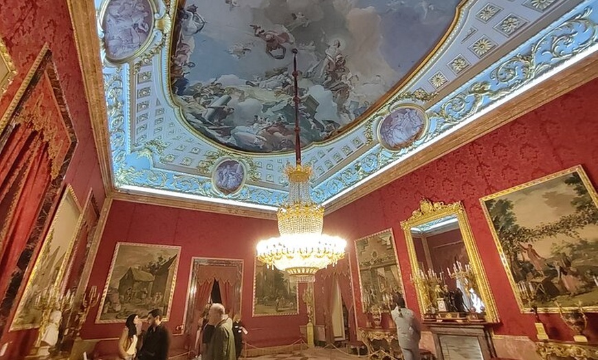 Image 4: Visita guiada en el Palacio Real de Madrid.
