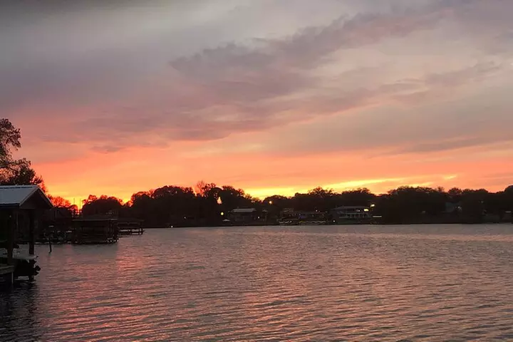 Pontoon Pub Crawl, 5 Lakeside Pubs and Restaurants Visit by Boat