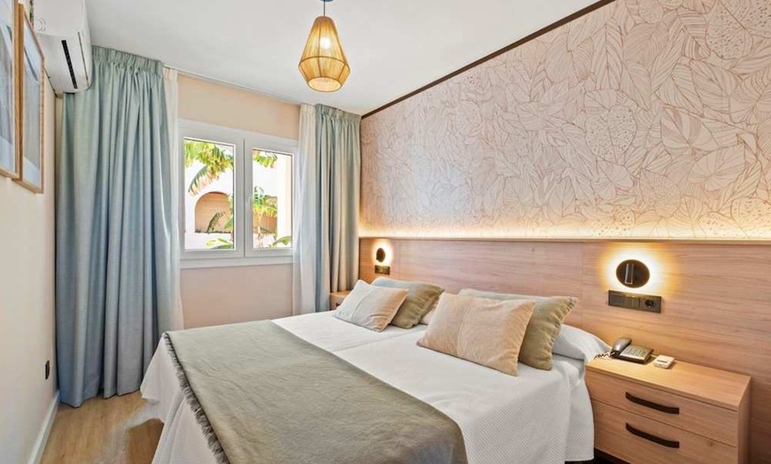 Image 1: ✈ COSTA DEL SOL | Torremolinos - Hotel Puente Real 4* - Centre de F...