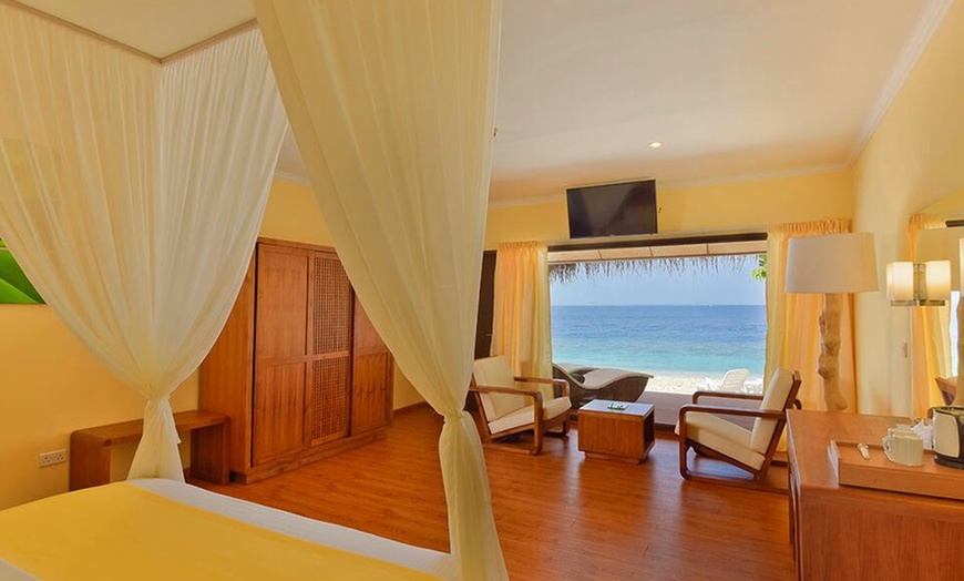 Image 3: ✈ MALDIVES | Baa Atoll - Dreamland The Unique Sea & Lake Resort / S...