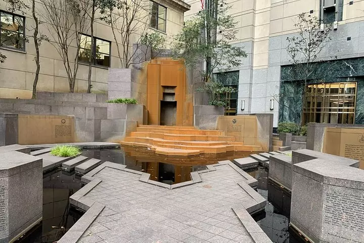 Uptown Charlotte: A Self-Guided Audio Tour to the Heart of Queen City