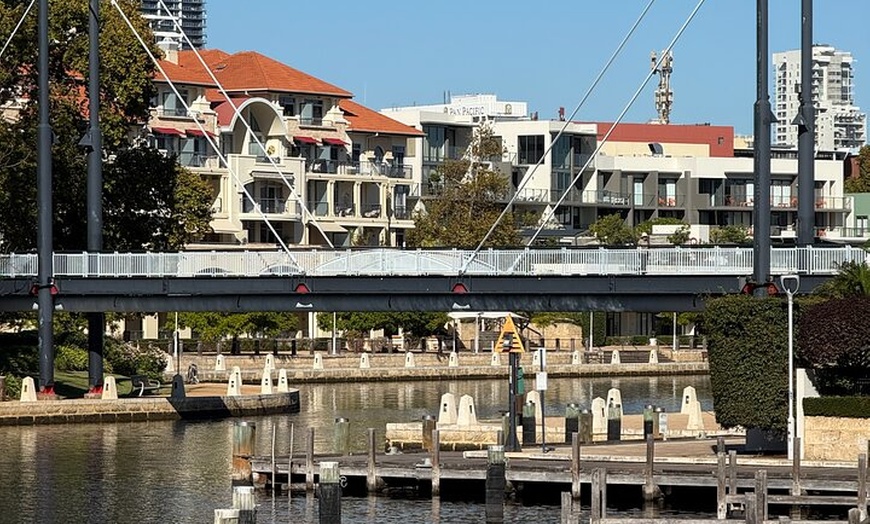 Image 4: Perth Wide Sightseeing
