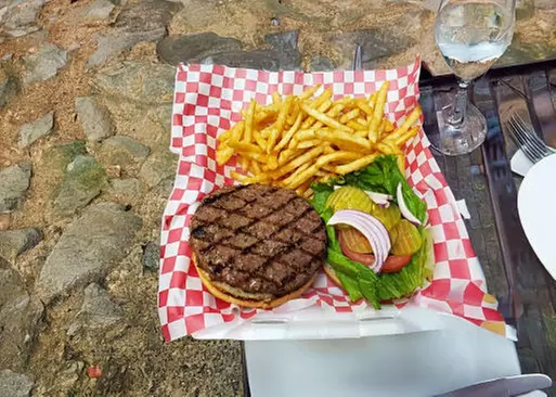 5% Cash Back at Red Balloon Cafe