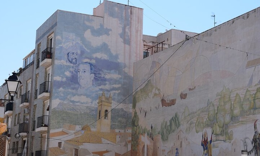 Image 2: Desde Albir y Benidorm Calpe Casco Antiguo y Puerto en Autobús