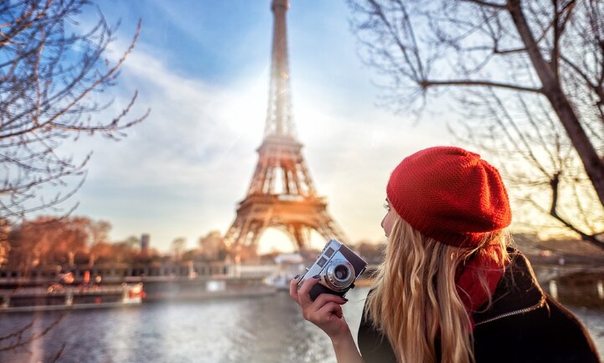 Image 1: Visite guidée privée d'une demi-journée à Paris en van de luxe