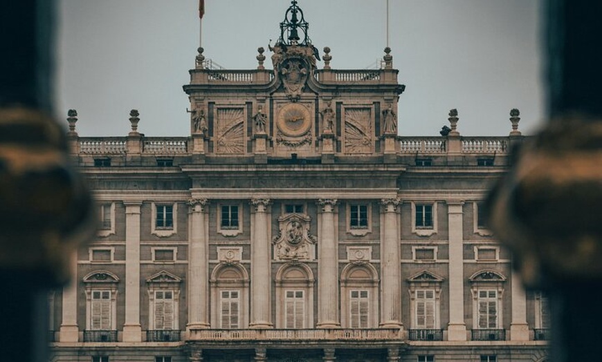 Image 3: Sesión de fotos profesionales en Palacio Real