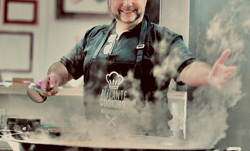 Image 5: Clase de Paella y Sangria con Tapas y Visita al Mercado