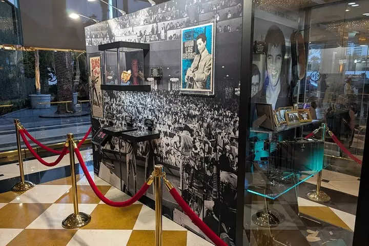 Elvis Presley History & Landmark Walking Tour Vegas