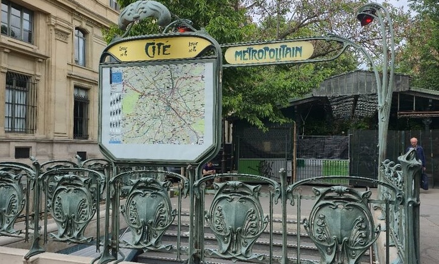 Image 7: Visite à pied de la cathédrale Notre-Dame de Paris